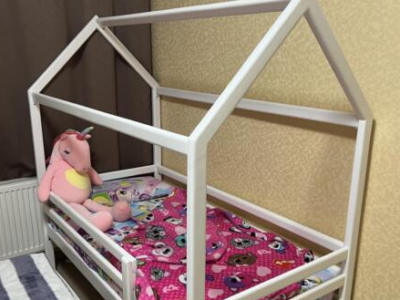 Дитяче ліжко-будиночок