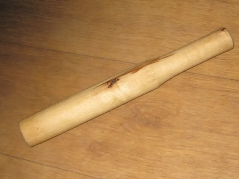 Скалка: диам. 3,см длина 30,5см.