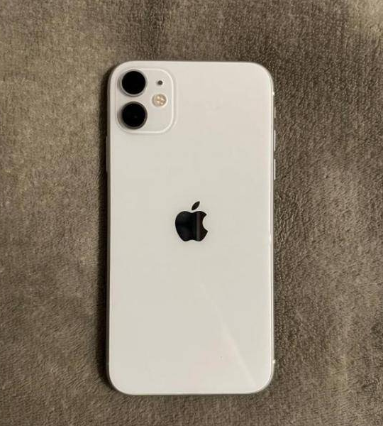 Продам iPhone 11 64GB у відмінному стані за вигідною ціною
