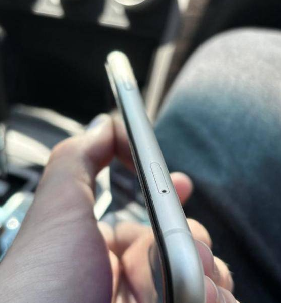 Продам iPhone 11 64GB у гарному стані — лише 7000 грн