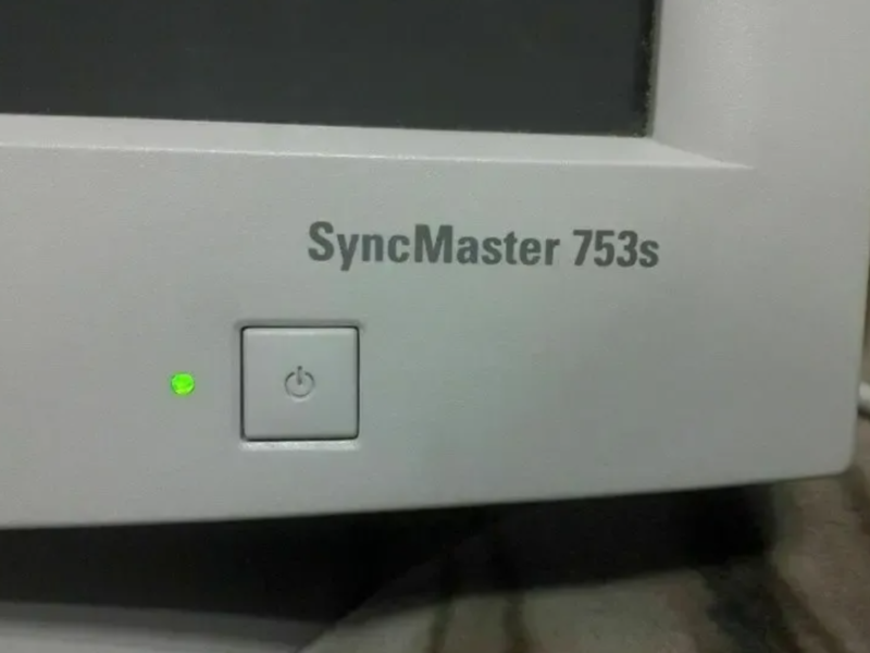 Монитор Samsung SyncMaster 753S