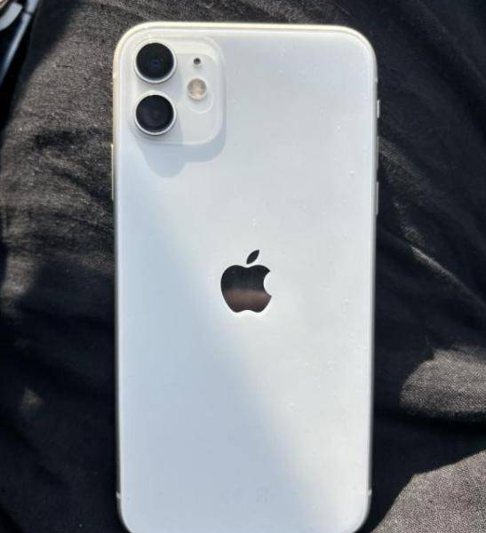 Продам iPhone 11 64GB у гарному стані — лише 7000 грн