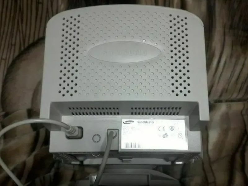 Монитор Samsung SyncMaster 753S