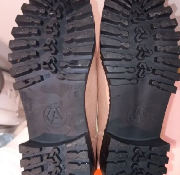 Шкіряні зимові чобітки, напівчобітки.