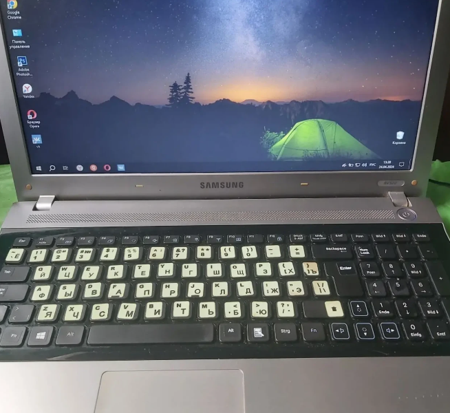 Ноутбук Samsung RV-520, 4 ядра Core-I5 по 2,3Ghz, SSD-128, 4-ОЗУ