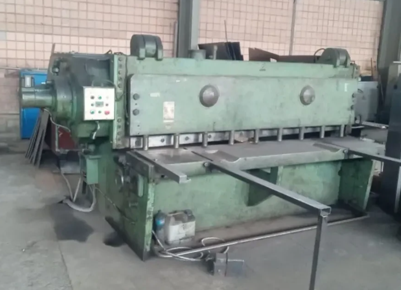 Ножиці гільотинні 10х2500 мм