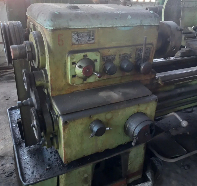 Токарний верстату 1к62 рмц 1 метр