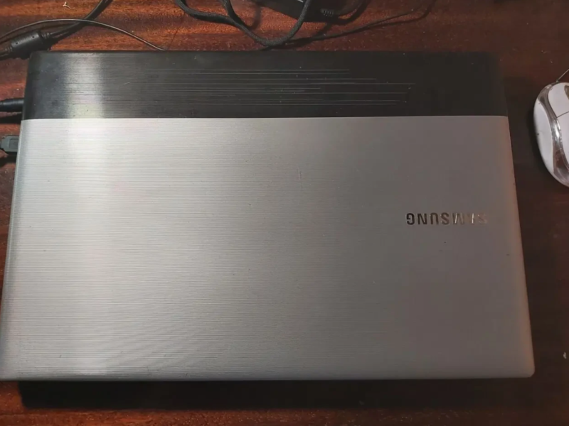 Ноутбук Samsung RV-520, 4 ядра Core-I5 по 2,3Ghz, SSD-128, 4-ОЗУ