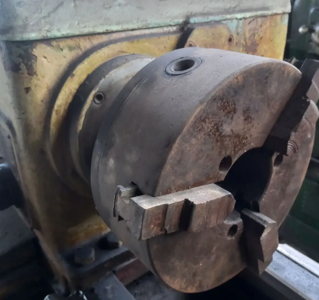 Токарний верстату 1к62 рмц 1 метр