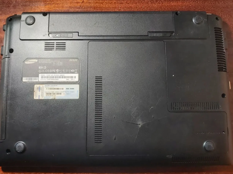 Ноутбук Samsung RV-520, 4 ядра Core-I5 по 2,3Ghz, SSD-128, 4-ОЗУ