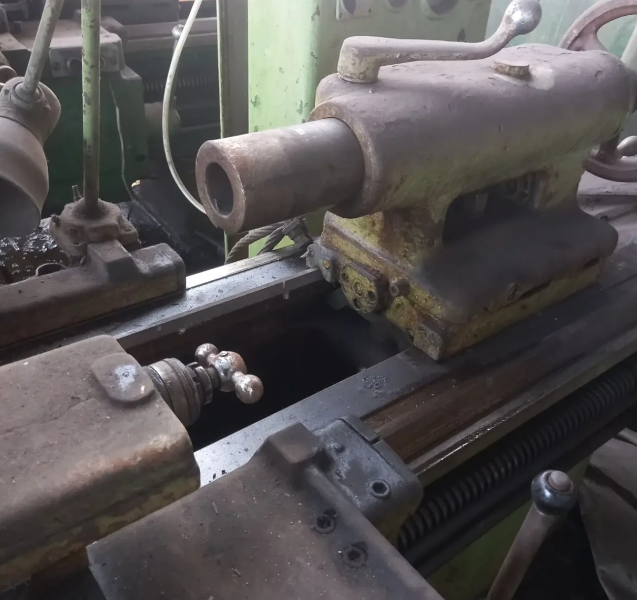 Токарний верстату 1к62 рмц 1 метр