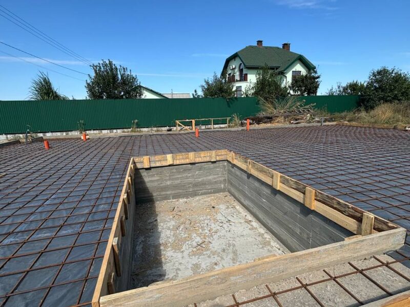 Будівництво будинків - від фундамента до даху