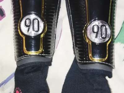 Футбольные щитки Nike90