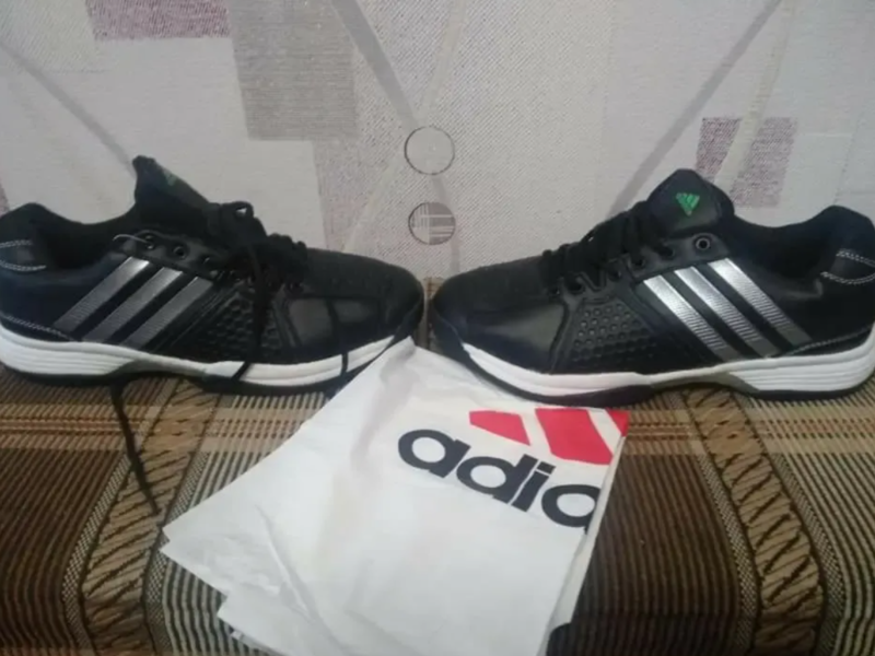 Кроссовки Адидас новие размери 40 и 43