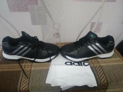 Кроссовки Адидас новие размери 40 и 43
