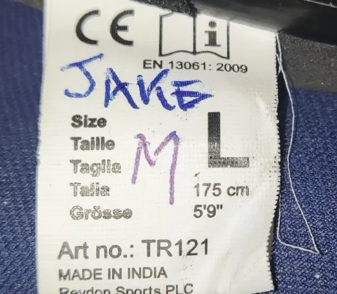 Футбольные щитки Precision