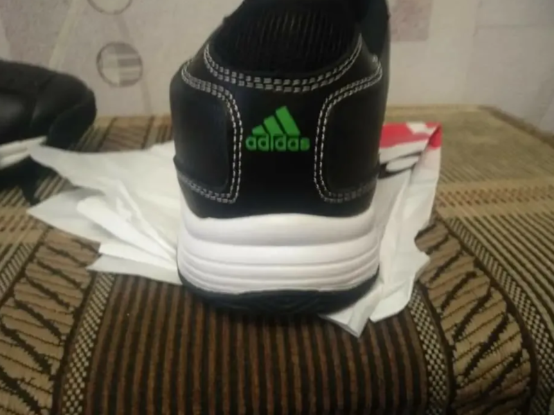 Кроссовки Адидас новие размери 40 и 43
