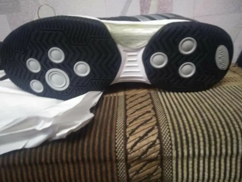 Кроссовки Адидас новие размери 40 и 43