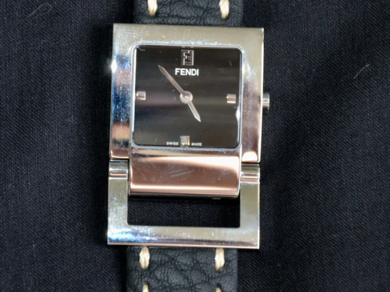 FENDI Наручные часы