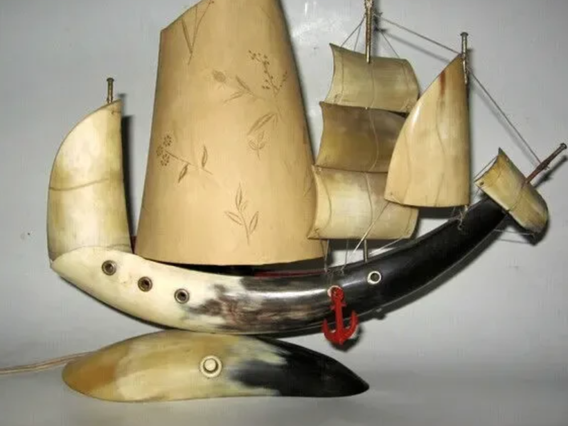 Светильник , изготовлен из рога