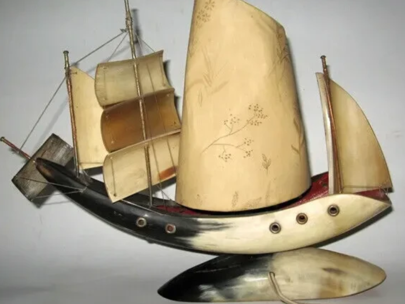 Светильник , изготовлен из рога