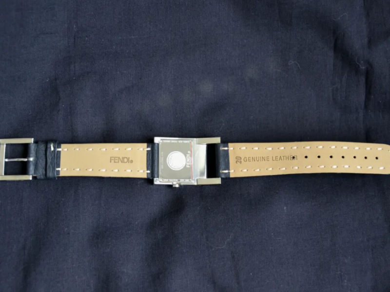 FENDI Наручные часы