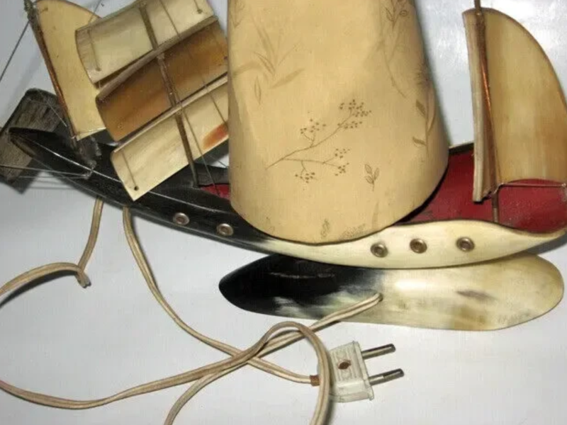 Светильник , изготовлен из рога