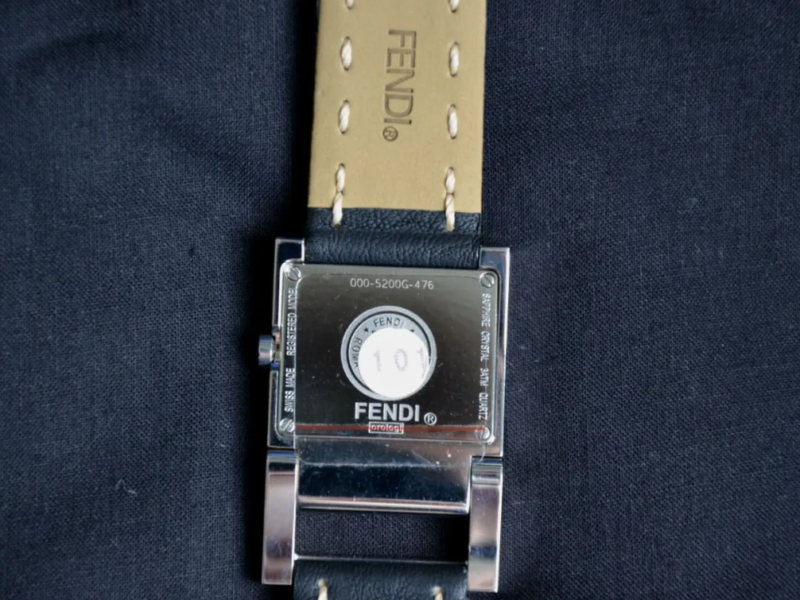 FENDI Наручные часы