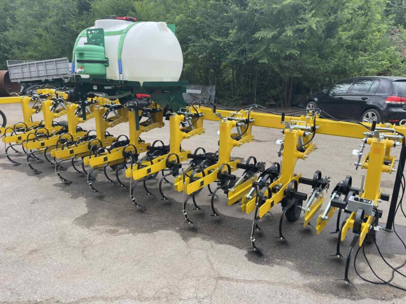 Прополочний культиватор КРН 5.6м з бочкою для рідких добрив