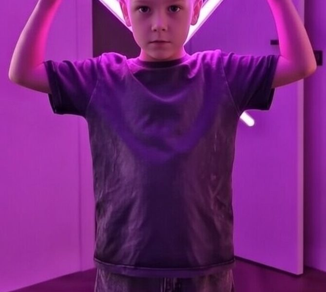 Двусторонний световой меч — 132 см. Когда один клинок — это слишком мало