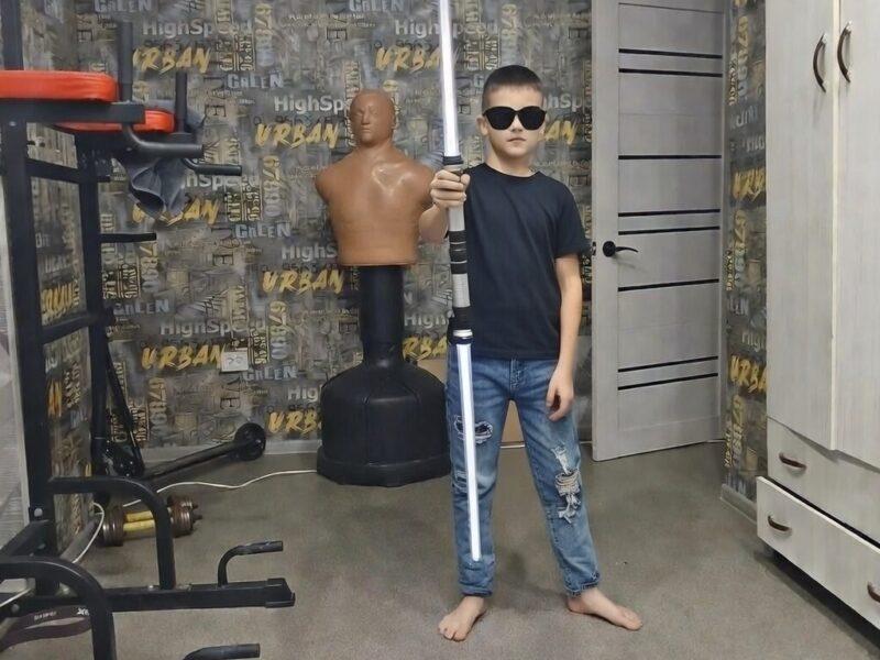 Двусторонний световой меч — 132 см. Когда один клинок — это слишком мало