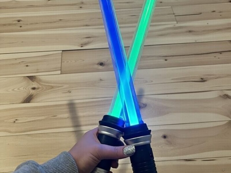 Двусторонний световой меч — 132 см. Когда один клинок — это слишком мало