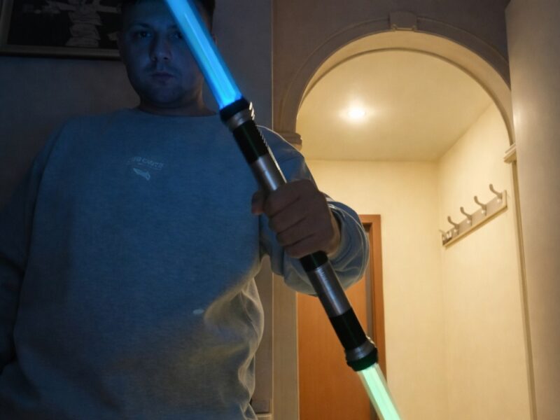 Двусторонний световой меч — 132 см. Когда один клинок — это слишком мало