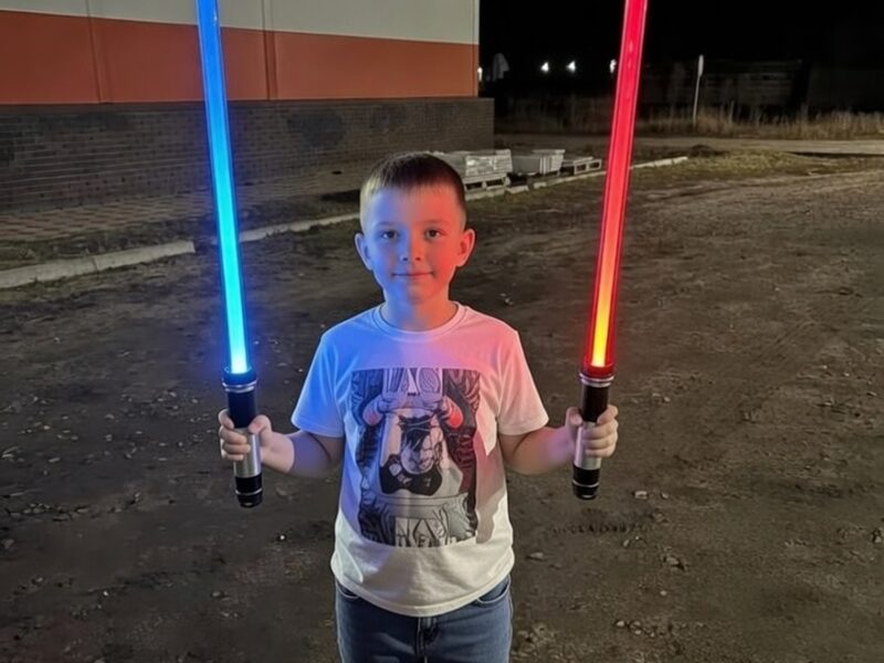 Двусторонний световой меч — 132 см. Когда один клинок — это слишком мало