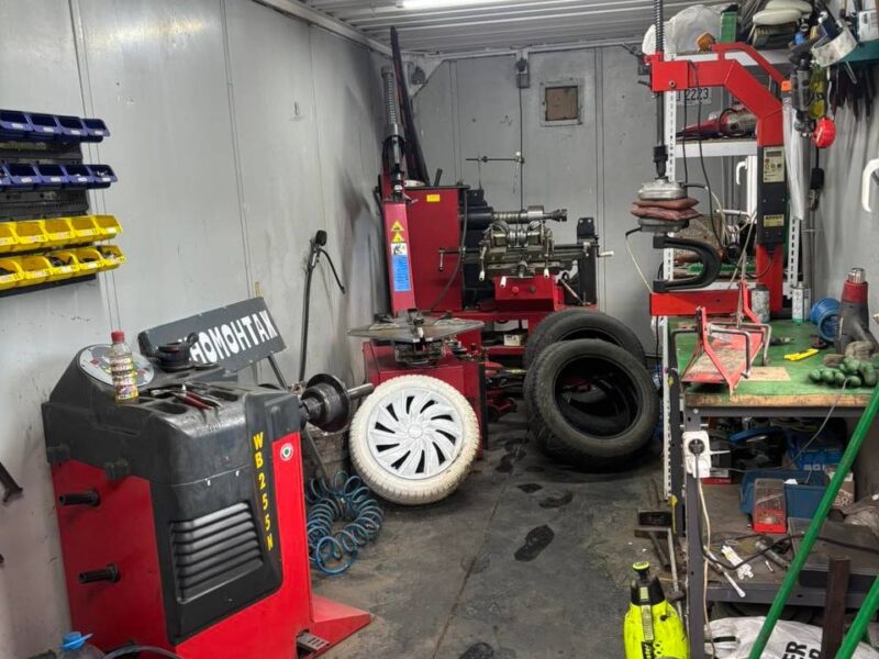 Оренда приміщення під шиномонтаж у Кривому Розіі, Автовокзал, червона лінія.