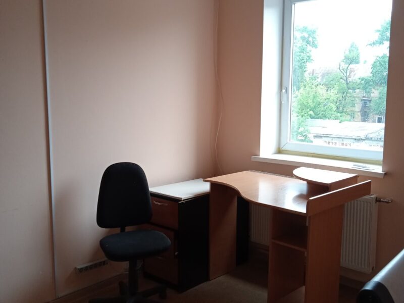 Здається в оренду офісні приміщення 15-100 кв. м., Кривий Ріг, р-н Автовокзал