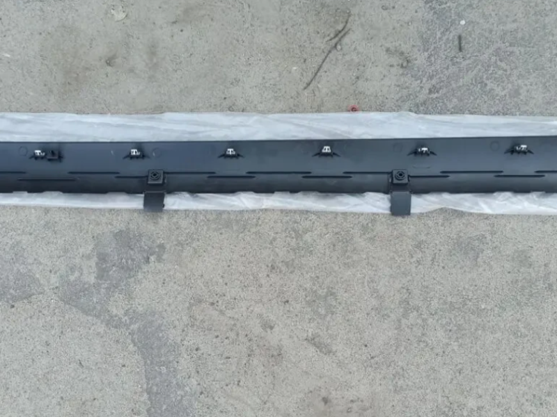 Накладка порога ліва та права LH / RH на Tesla Model 3