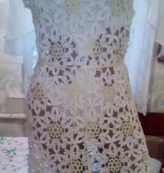 Продам ажурное платье вязанное крючком.