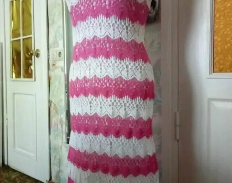 Платье ажурное вязанное крючком.