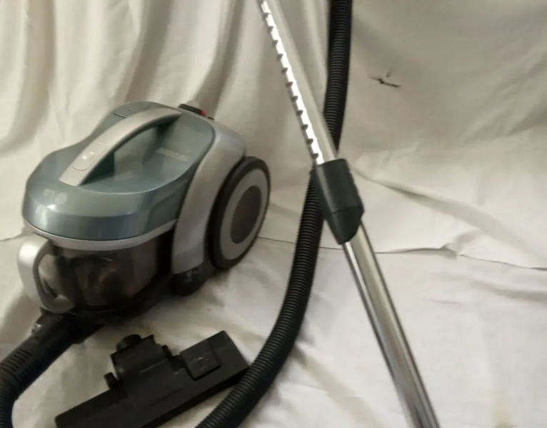 Пилосос циклонний LG VK 78161R