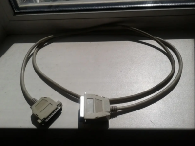 Кабель VGA між монітором та комп'ютером