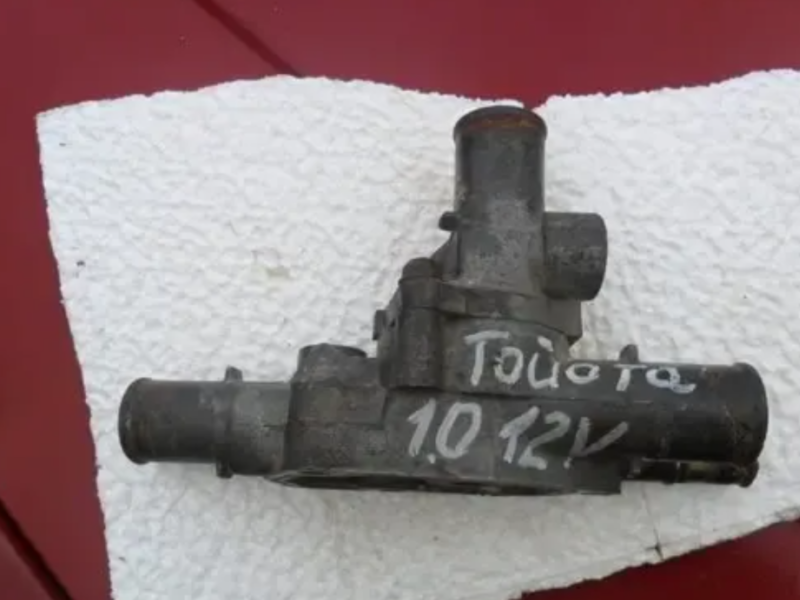Корпус термостата Тойота Старлет 1.0 / 12V, 87 года.