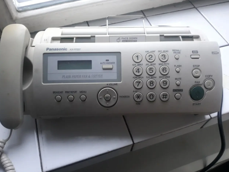 Факс Panasonic KX-FP207 із автовизначником номера.