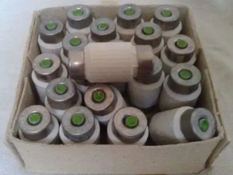 Предохранители ПВД-1 .Предохранители NC1(японские).