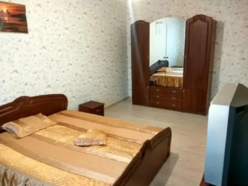 Сдам 1-комнатную на Солнечном посуточно и почасово