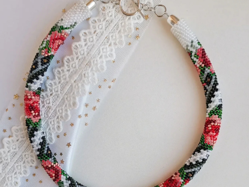 Прикраса із бісеру кольє-джгут Берегиня