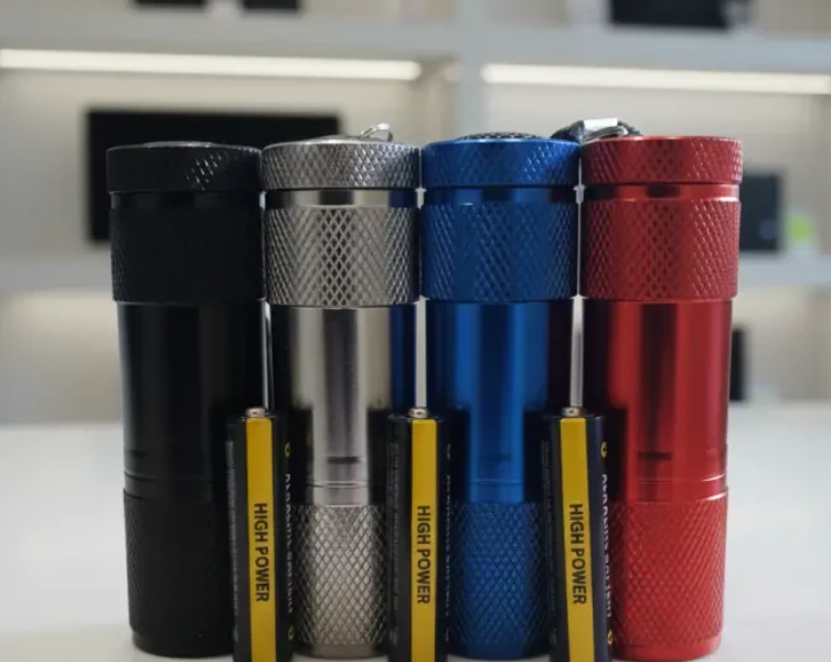 Ліхтарик LED Esperanza Altair метал 9 діодів та 3 батарейки ААА