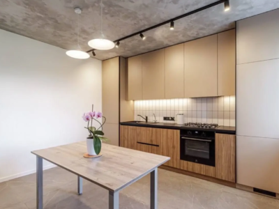 Квартира 3-кімнатна 71 кв.м у центрі Хотова (2 км від Феофанії)