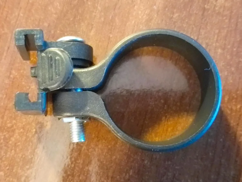 Зажим на руль велосипеда, самоката и т.д.