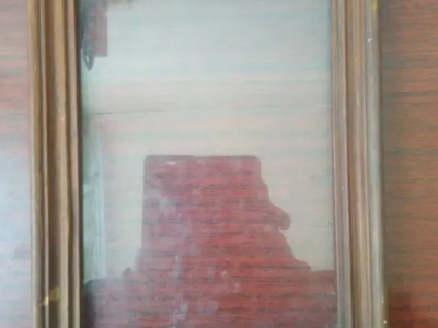 Рамка со стеклом для картин или фотографий.